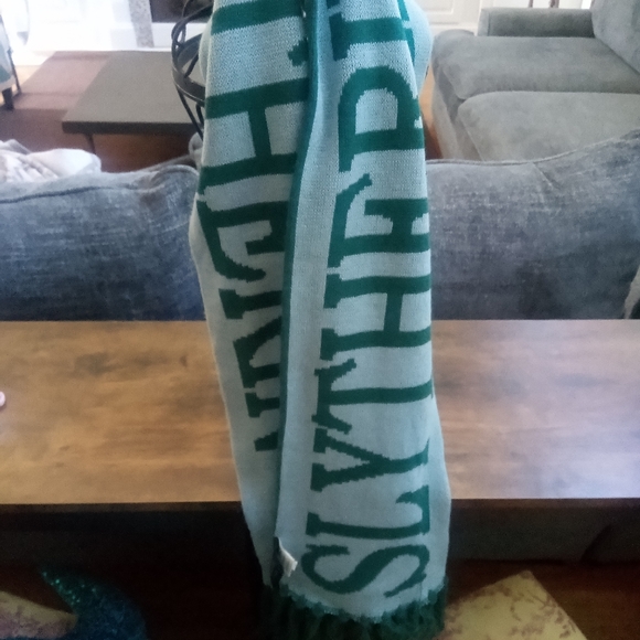 Universal Studios Wizarding World Slytherin Reversible Scarf - Picture 2 of 3